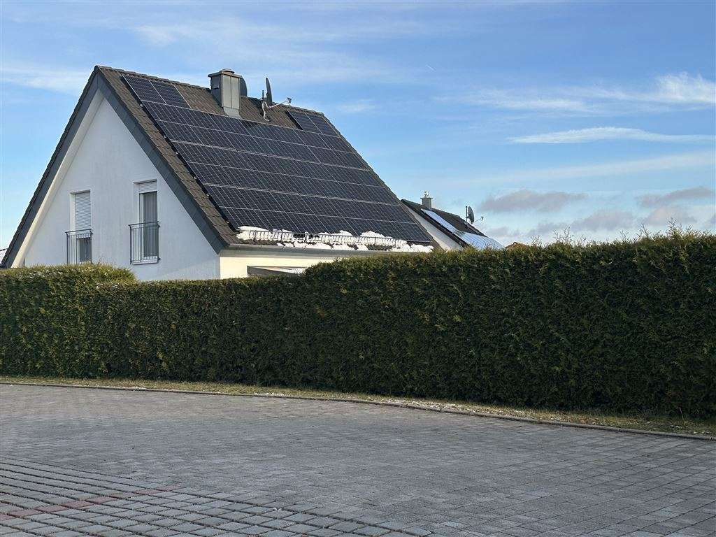 Immobilie in Gräfenberg - Hochwertig moderniertes EFH, Top-Gartenanlage, Pool, Garge+Carport , PV-Anl. - Bild 2