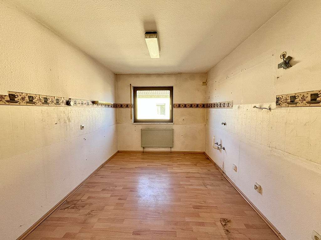 Immobilie in Markgröningen - Zweifamilienhaus mit Garten und Entwicklungspotential - Bild 0