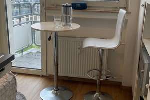 Möblierte, neuwertige 2,5-Zimmer-Wohnung mit zwei Balkonen und EBK in zentraler Lage – Friedhoftstrasse 25, 70191 Am Pragfriedhof, Stuttgart – Vorschaubild 3
