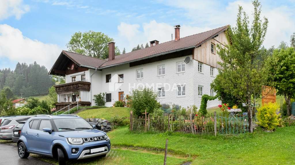 Immobilie in Missen-Wilhams - Lichtdurchflutete Vier-Zimmer-Wohnung mit ländlichem Flair und Weitblick - Bild 1