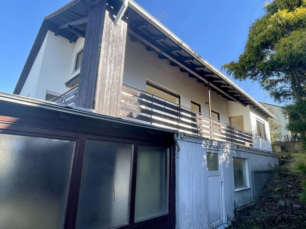 Immobilie in Mainburg - großzügiges Einfamilienhaus mit möglicher Einliegerwohnung und Garage in Mainburg - Bild 1