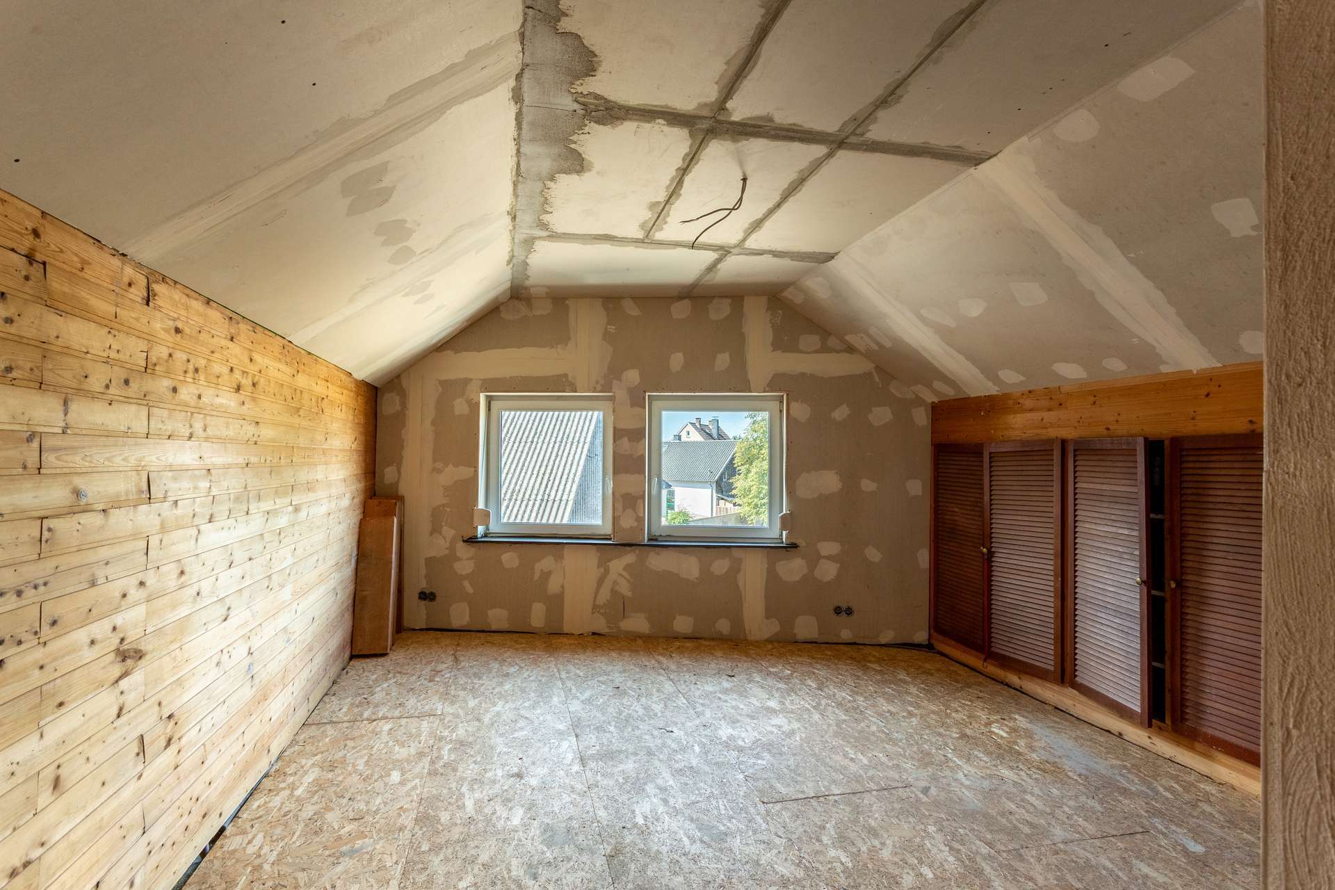 Immobilie in Nettersheim - Handwerker aufgepasst! Großes Wohnhaus mit Scheune, Garagen und großem Grundstück - Bild 0