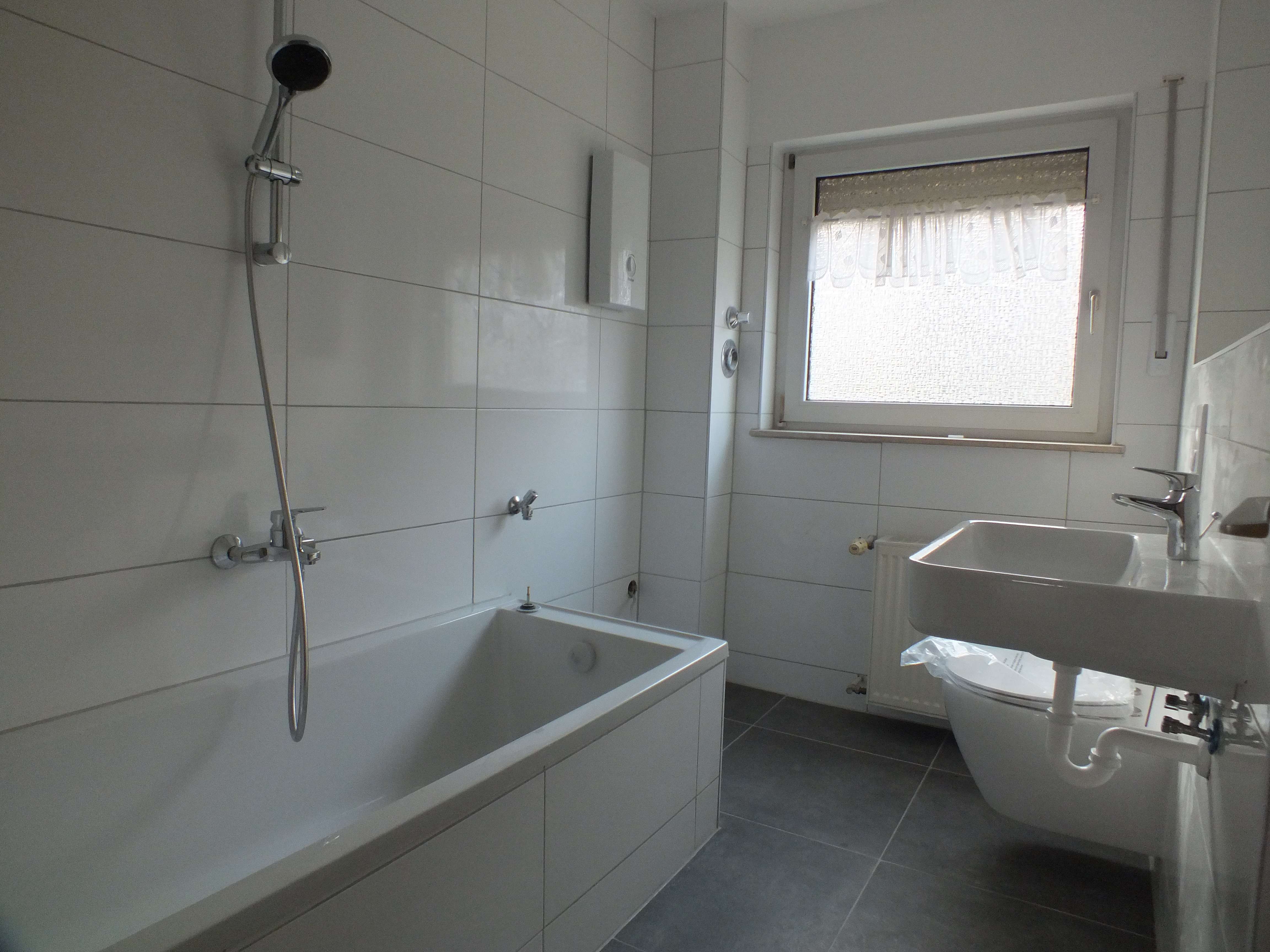 Immobilie in Nauheim - Frisch renovierte 3 Zimmer Wohnung mit ca. 75m² Wohnfläche mit Balkon und Garage - Bild 2