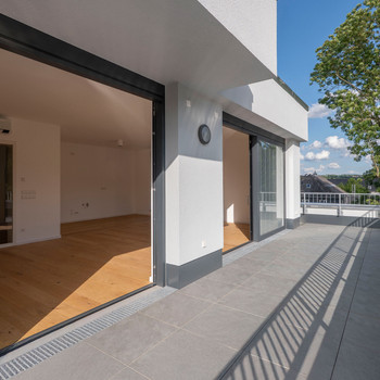 Exklusives Penthouse mit privatem Fahrstuhlzugang, traumhafter Dachterrasse und eigener Photovoltaik