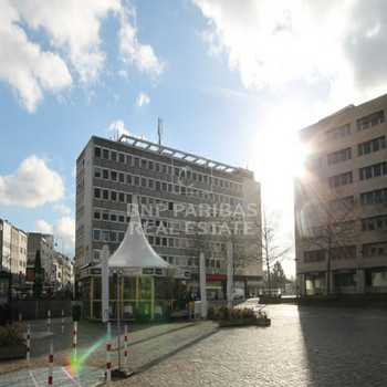 Markantes Bürogebäude am Wiener Platz