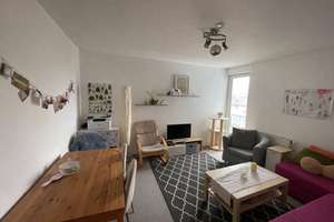 Gut geschnittene, renovierungsbedürftige 4-Zimmer-Maisonette im 4.OG in Nürnberg-Schweinau – Die vollständige Adresse der Immobilie erhältst du vom Anbieter., 90441 Schweinau, Nürnberg – Vorschaubild 2