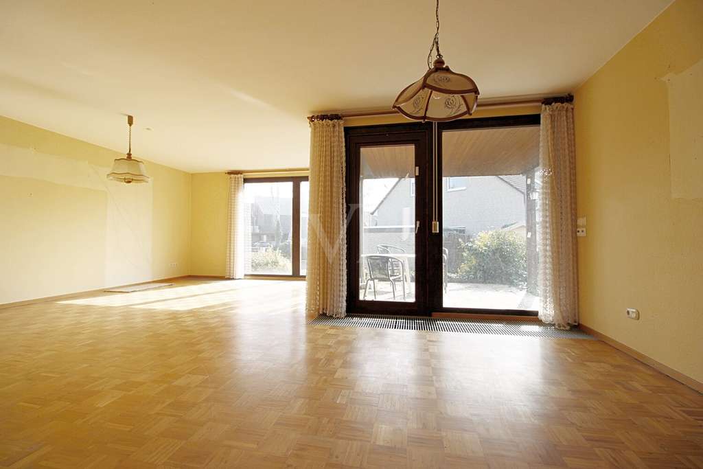 Immobilie in Velpke - GROßZÜGIGES FAMILIENHAUS IN VELPKE
MIT VOLLKELLER UND GARAGE - Bild 3