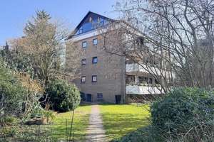 Großzügige Dachgeschosswohnung m. 3 Schlafz., 2 vollwert. Bädern und außergewöhnlichem  Platzangebot