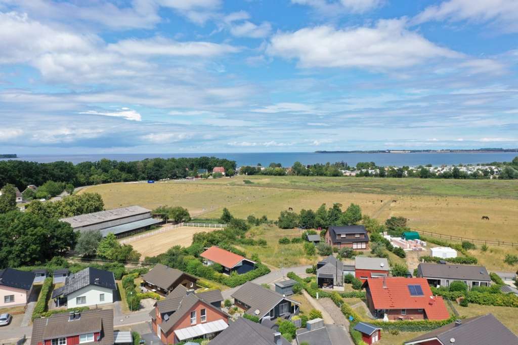 Immobilie in Hohenkirchen - Ostsee strandnah -  sehr modernes Ferienhaus mit 2 Wohnungen - Bild 0