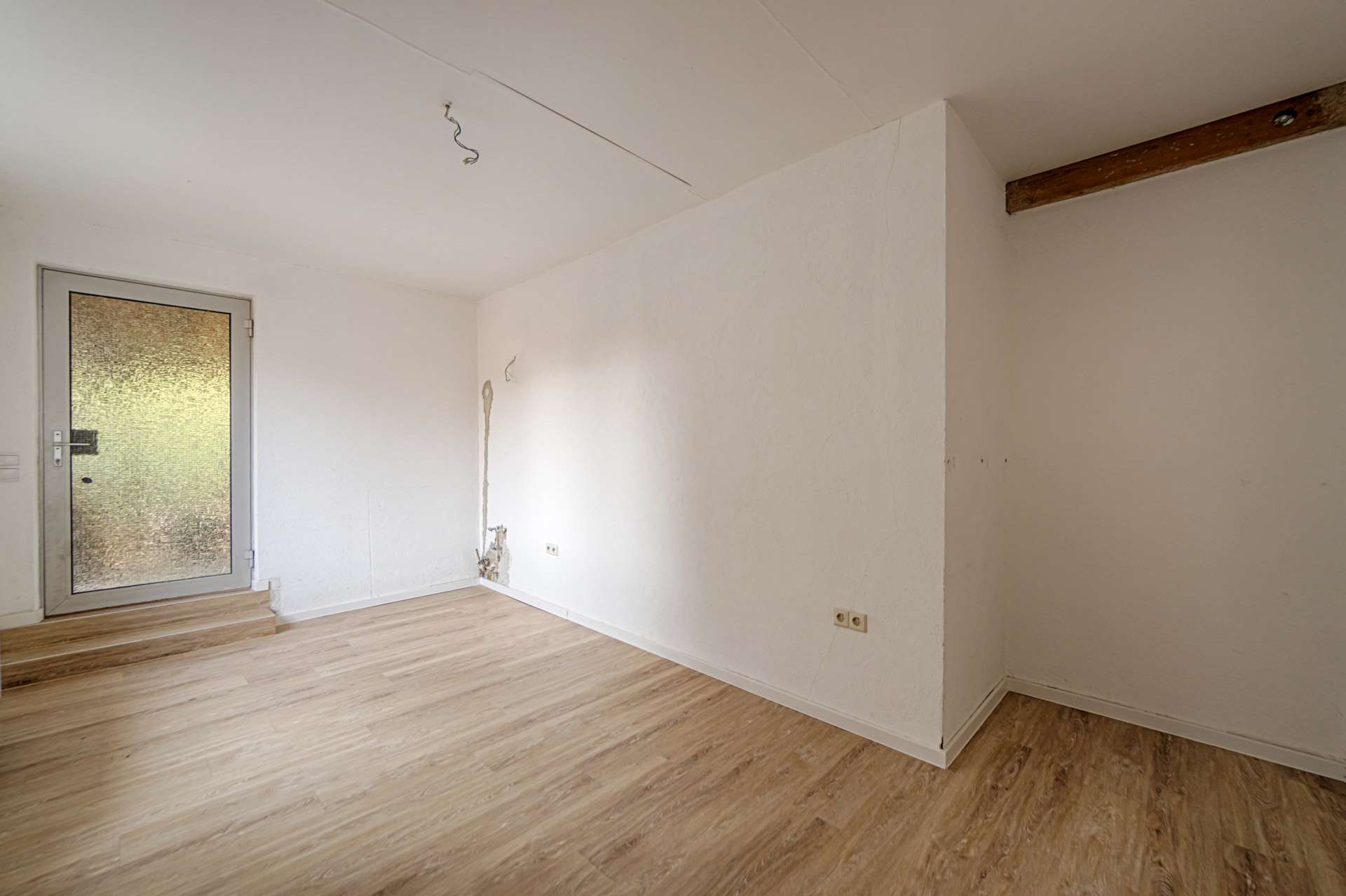 Immobilie in Neckarbischofsheim - Wohnen mit Charakter: Maisonette-Wohnung in ausgebauter Scheune am Waldrand mit Sonnenterrasse - Bild 3