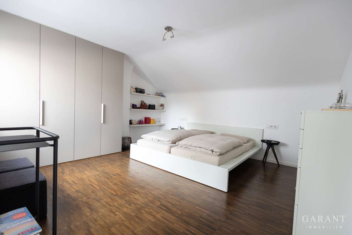 Immobilie in Talheim - Wohnen mit Stil: Kernsaniertes Reihenhaus mit außergewöhnlicher Architektur und viel Privatsphäre - Bild 2