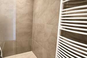 Komplettsanierung - alles neu! Helle 2,5-Zimmer-Wohnung mit großem Balkon! – München – Vorschaubild 5