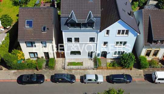 Bild von Charmantes saniertes Wohnhaus von 1918 mit drei individuellen Wohneinheiten und Gartenidylle