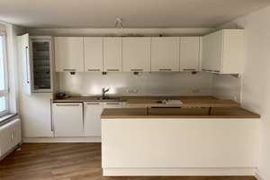 Geschmackvolle und geräumige 3-Zimmer-Wohnung mit Balkon und Einbauküche in Sendling, München – Die vollständige Adresse der Immobilie erhältst du vom Anbieter., 81373 Untersendling, München – Vorschaubild 3
