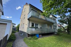 Dachgeschosswohnung mit drei Räumen, Einbauküche und Hobbyraum – Holderbuschweg 8, 70563 Heerstraße, Stuttgart – Vorschaubild 2
