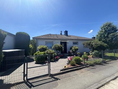Gepflegtes Einfamilienhaus mit Garten und Garage
