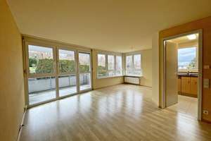 Fernab vom Stadttrubel - Helle Wohlfühlwohnung mit Balkon am Georgenberg in Reutlingen – Die vollständige Adresse der Immobilie erhältst du vom Anbieter., 72764 Reutlingen-Mitte, Reutlingen – Vorschaubild 2
