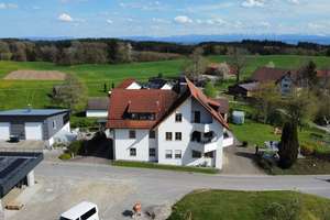 Großzügige Doppelhaushälfte in Waldburg-Egg mit Alpenblick & 2 Garagen – Die vollständige Adresse der Immobilie erhältst du vom Anbieter., 88289 Waldburg – Vorschaubild 1