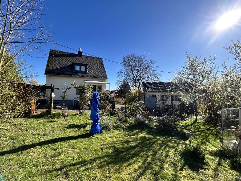 Immobilie in Horhausen (Westerwald) - Gemütliches Einfamilienhaus mit Garage in ruhiger Waldrandlage von Horhausen - Bild 1
