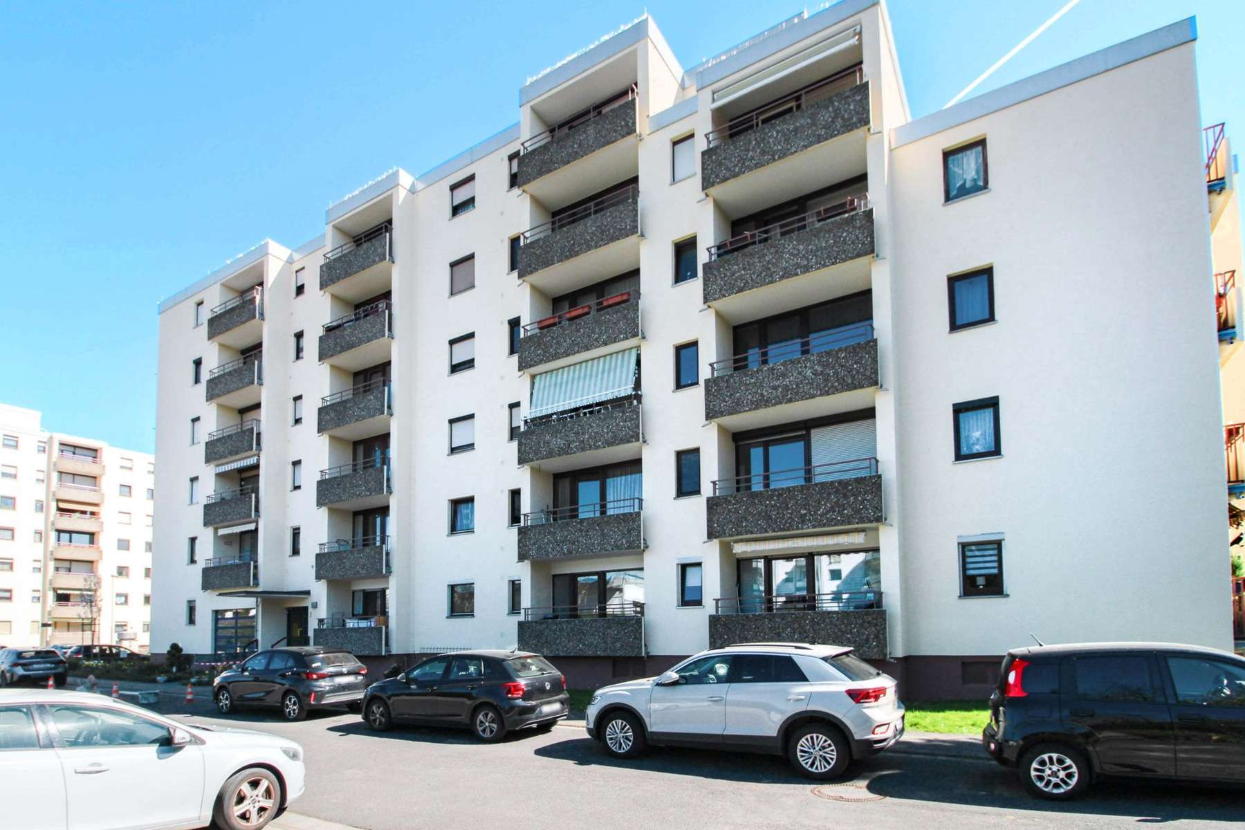 1-Zimmer-Apartment mit Loggia in zentraler Lage, Frankfurt am Main – Bild 1