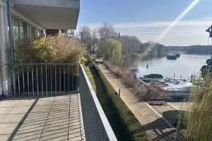 bezugsfreie Traumwohnung mit Stellplatz in Bestlage mit  Blick auf die Spree