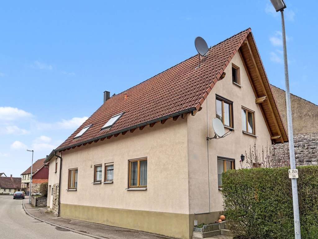 Immobilie in Schrozberg - Gepflegtes Zweifamilienhaus mit Garten in Schrozberg - Eigennutzung oder Kapitalanlage - Bild 0