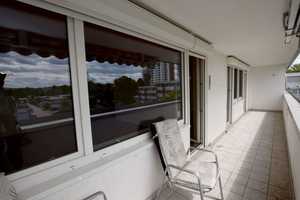 Großer Balkon + Fahrstuhl: Sonnige, großzügige 4-Zimmer-Wohnung mit Stellplatz... – Wolfsburg – Vorschaubild 12