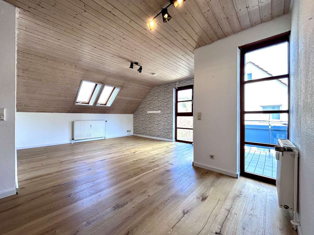 Immobilie in Altbach - Gepflegte Dachgeschosswohnung mit Balkon, TG-Stellplatz und zusätzlich ausgebautem Spitzboden - Bild 2