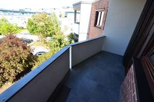 Sanierte helle 2-Zi. Wohnung mit Balkon im Westen von Regensburg – Die vollständige Adresse der Immobilie erhältst du vom Anbieter., 93049 Westenviertel, Regensburg – Vorschaubild 1