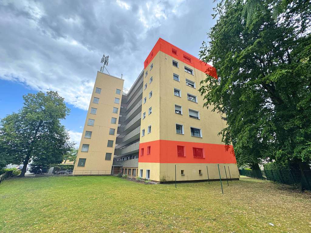 Immobilie in Garbsen - Zwei 2-Zimmer-Wohnungen mit Balkon und Aufzug - Bild 0