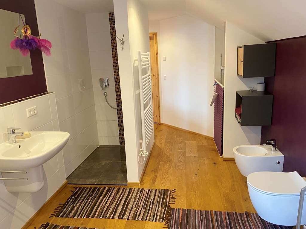 Immobilie in Grünenbach - "Einfach zum Wohlfühlen" - Bauernhaus mit 3 WE bei Grünenbach, zum Selbstbezug oder für Vermietung - Bild 1