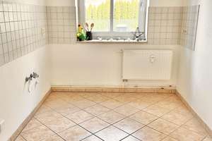 **Großzügiges Wohnzimmer mit Balkon - 2-Raum Wohnung - Stellplatz** – Harsdorfer Platz 5, 39110 Stadtfeld West, Magdeburg – Vorschaubild 9