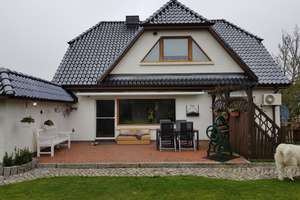 Schönes Haus, geräumiges helles Wohnzimmer, Bodenheizung, Wärmepumpe – Industriestraße 1, 21493 Schwarzenbek – Vorschaubild 3