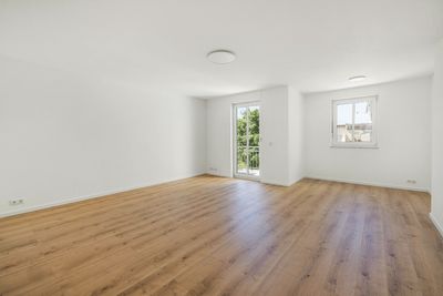 *** Bezugsfrei & top renoviert *** - 3 Zimmer mit 2 TG-Plätzen und U5-Anbindung - provisionsfrei