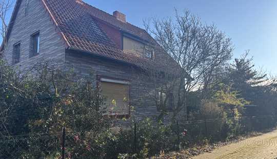 Bild von Sanierungsbedürftiges freistehendes Einfamilienhaus mit Vollkeller , Doppelgarage und Teilbaren G...