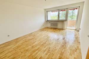 Helle, renovierte 3-Zimmer-Wohnung mit Balkon, Aufzug & Weitblick in ruhiger Lage