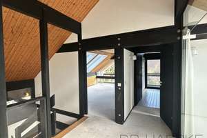NEUWARMBÜCHEN (FELDRAND): FREISTEHENDES HOLZSTÄNDERHAUS MIT EINLIEGER-WHG AUF PARKÄHNL. GRUNDSTÜCK – Die vollständige Adresse der Immobilie erhältst du vom Anbieter., 30916 Isernhagen – Vorschaubild 29