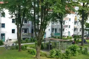 Helle 2-Zimmer-Wohnung mit Balkon in gepflegter Wohnanlage – Augsburg – Vorschaubild 1