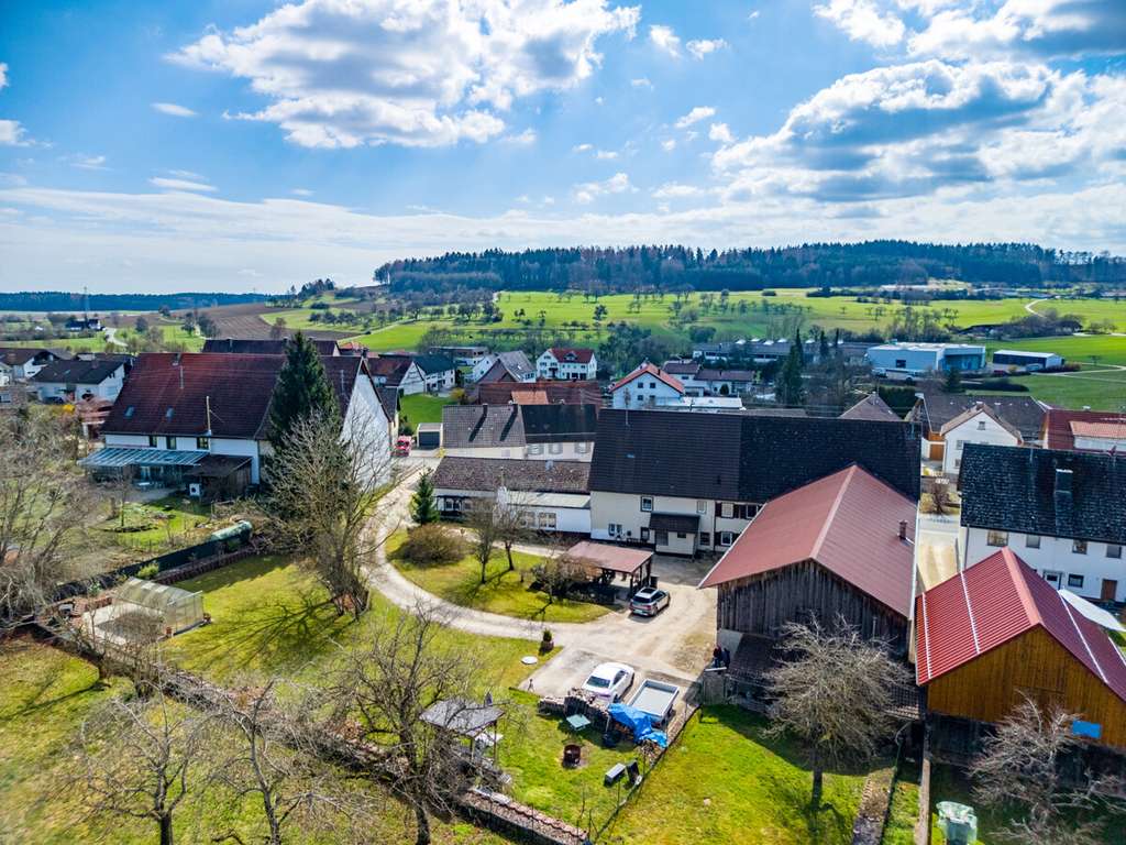 Immobilie in Eigeltingen - Wohnen, Vermieten und Entwickeln – Mehrfamilienhaus mit 3 Einheiten und 2.945 m² Grundstück - Bild 0