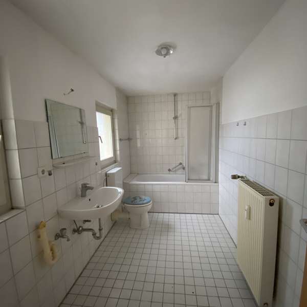 *** charismatische 2-Zimmer-Wohnung - frischer Neuanstrich - zentral gelegen - Alsdorf ***