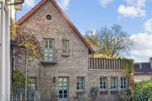 Lesum: Stilvolles Kapitänshäuschen mit großer Dachterrasse