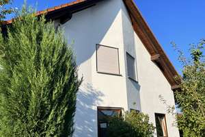 Stilvolle Doppelhaushälfte mit großzügigem Raumangebot – Erlacher Weg 6, 72124 Pliezhausen – Vorschaubild 2