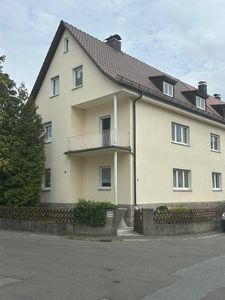 Attraktive Mehrfamiliendoppelhaushälfte auf großem Grundstück