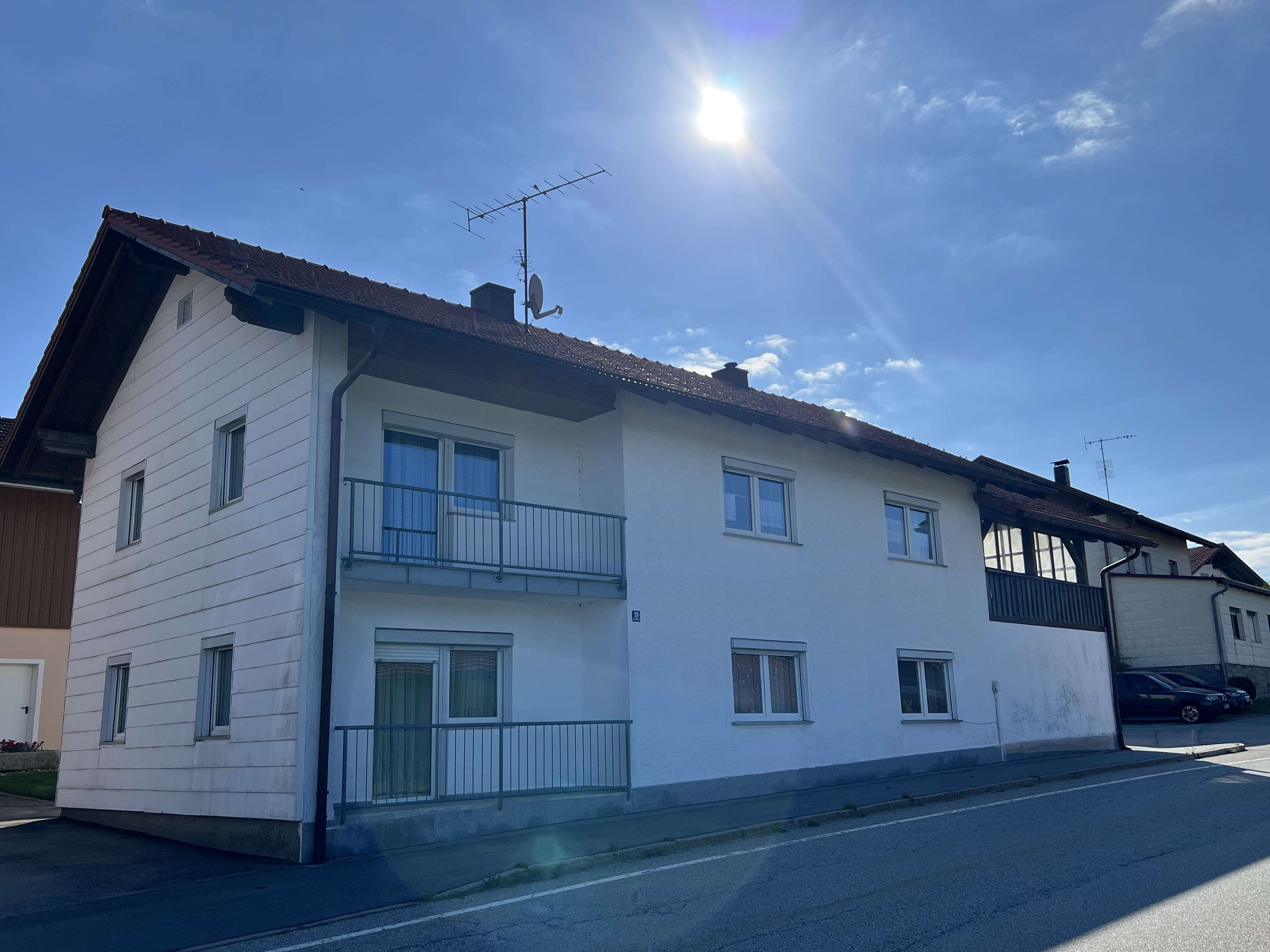 Sanierungsbedürftiges Wohnhaus mit zwei Einheiten in Holzfreyung sucht engagierten Handwerker!, Freyung Grafenau Kreis – Bild 2