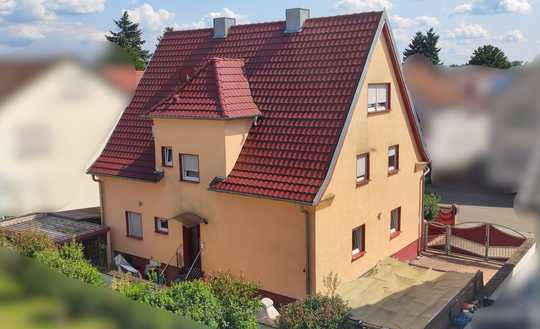 Modernisierte Altbauperle – charmantes 1-2 Familienhaus mit kleinem exotischen Garten