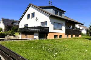 Stattliches 2-Familienhaus ideal für die große Familie, Vermietung, Wohnen und Arbeiten.. – Die vollständige Adresse der Immobilie erhältst du vom Anbieter., 74572 Blaufelden – Vorschaubild 2