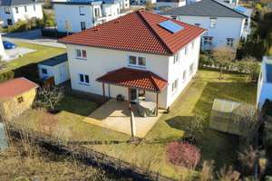Flexibles Wohnglück: Zwei- oder Einfamilienhaus mit traumhaftem Garten