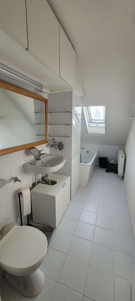 Immobilie in Bad Homburg vor der Höhe - Schöne 1 Zimmer Dachgeschoss-Wohnung in gepflegter Wohneinheit - Bild 3