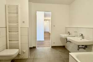 Neubau-Gebiet Hannover KRONSRODE: Einbauküche, gr. Süd-Balkon, Fußbodenheizung, Gäste-Bad, TG, Kellr – Bärenbleek 4B, 30539 Bemerode, Hannover – Vorschaubild 5