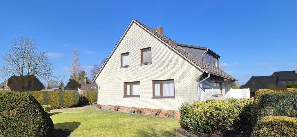 Immobilie in Sottrum - Zweifamilienhaus mit Doppelgarage und Keller im ruhigen Wohngebiet in Sottrum zu verkaufen - Bild 0